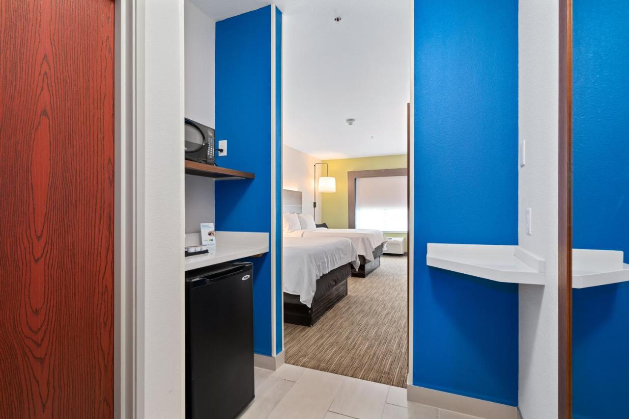 Queen Room with Two Queen Beds at Holiday Inn Express Suites Van Buren-Ft Smith Area by IHG