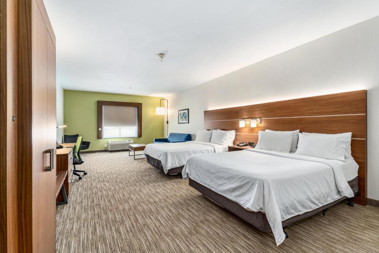 Queen Suite with Two Queen Beds at Holiday Inn Express Suites Van Buren-Ft Smith Area by IHG