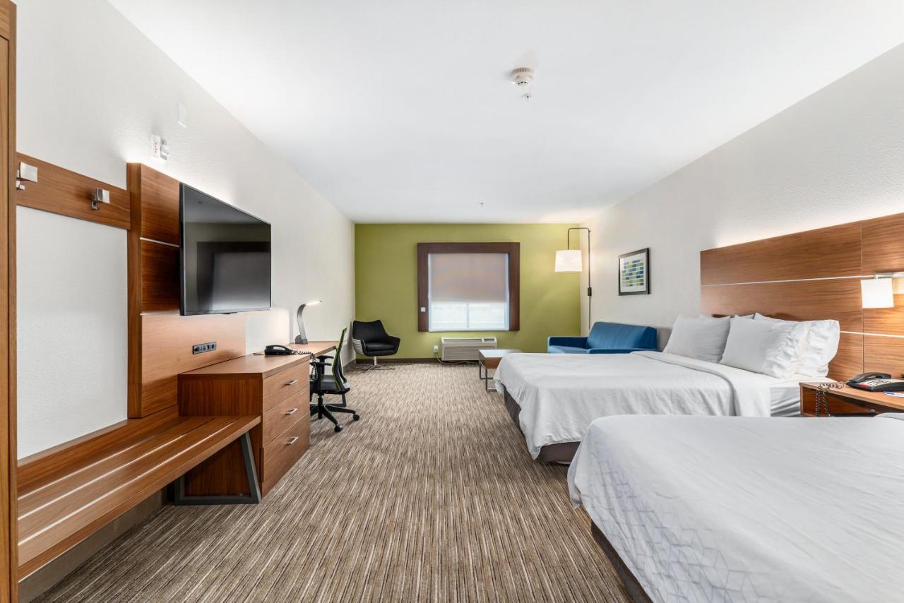 Queen Suite with Two Queen Beds at Holiday Inn Express Suites Van Buren-Ft Smith Area by IHG