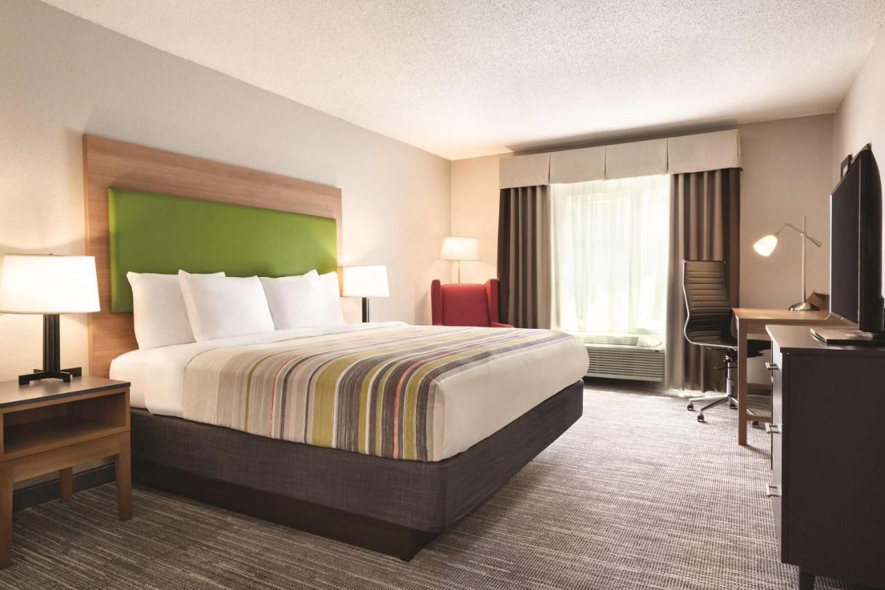 King Room at Country Inn & Suites by Radisson, Greensboro, NC