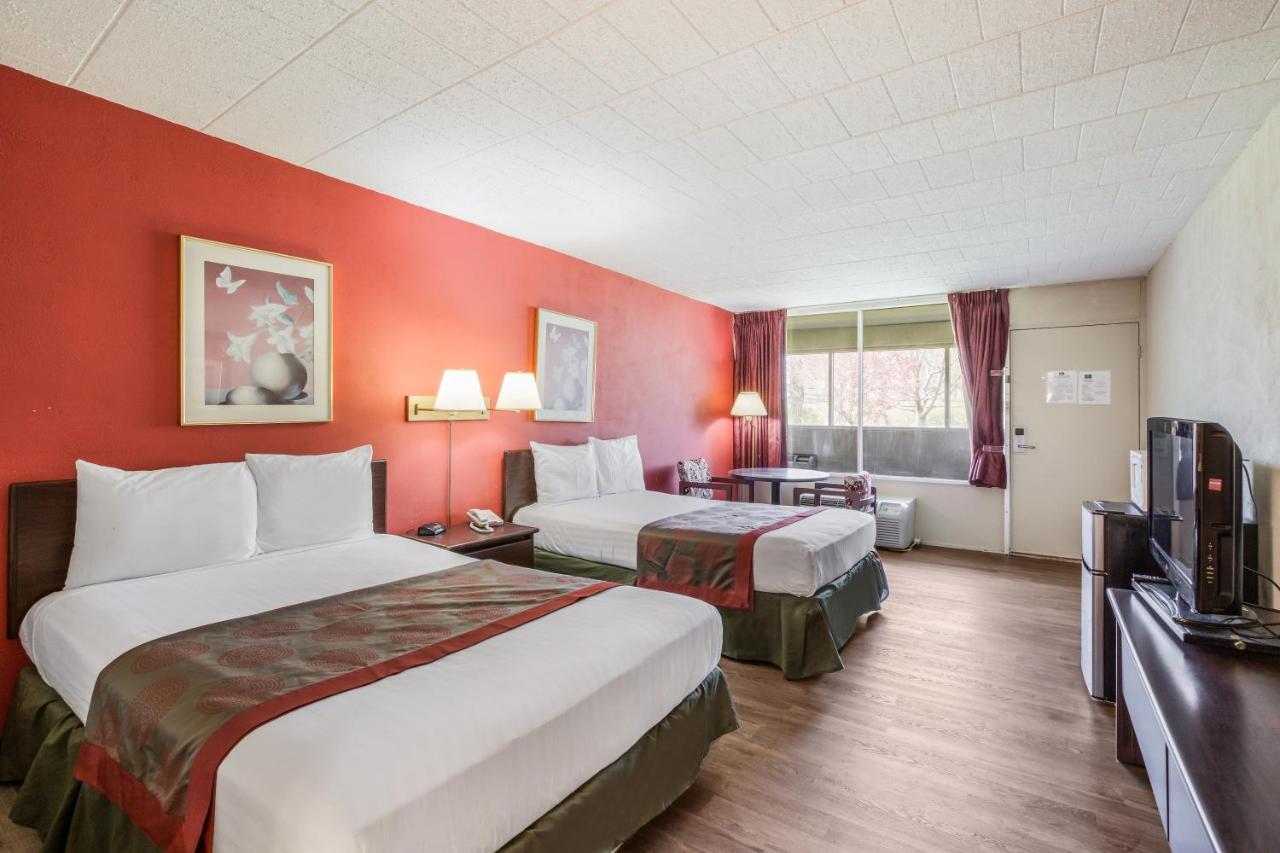 | Red Carpet Inn & Suites