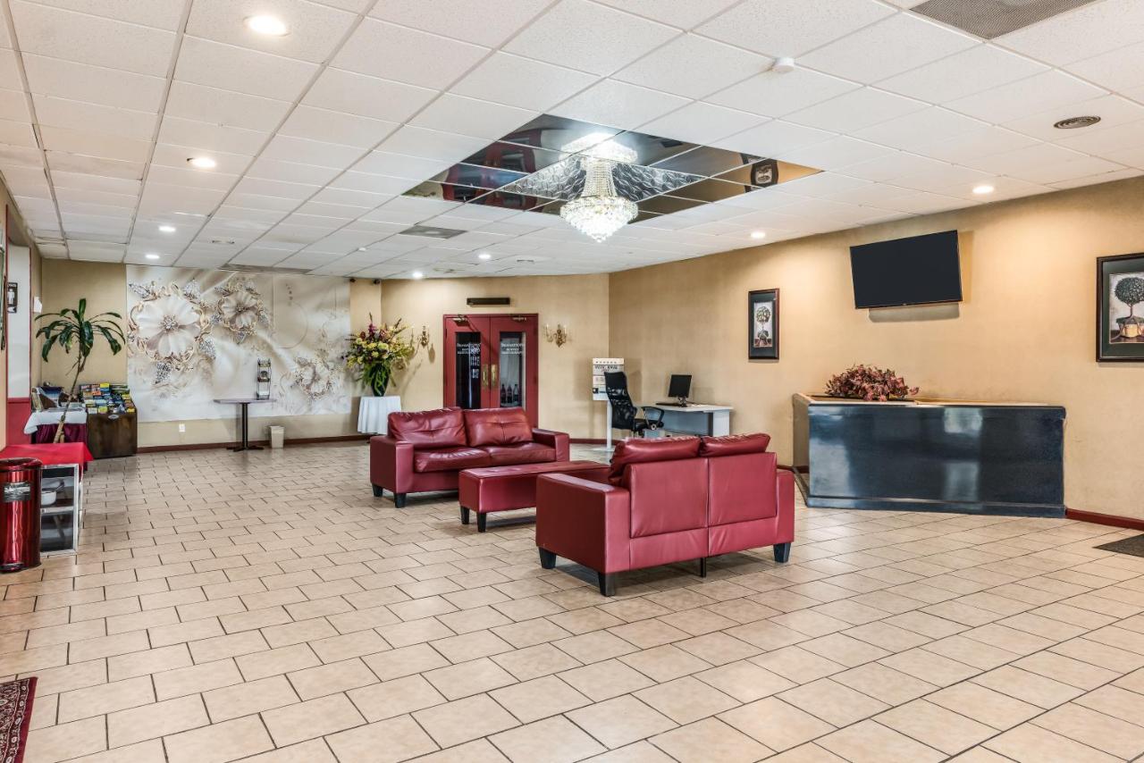 | Red Carpet Inn & Suites