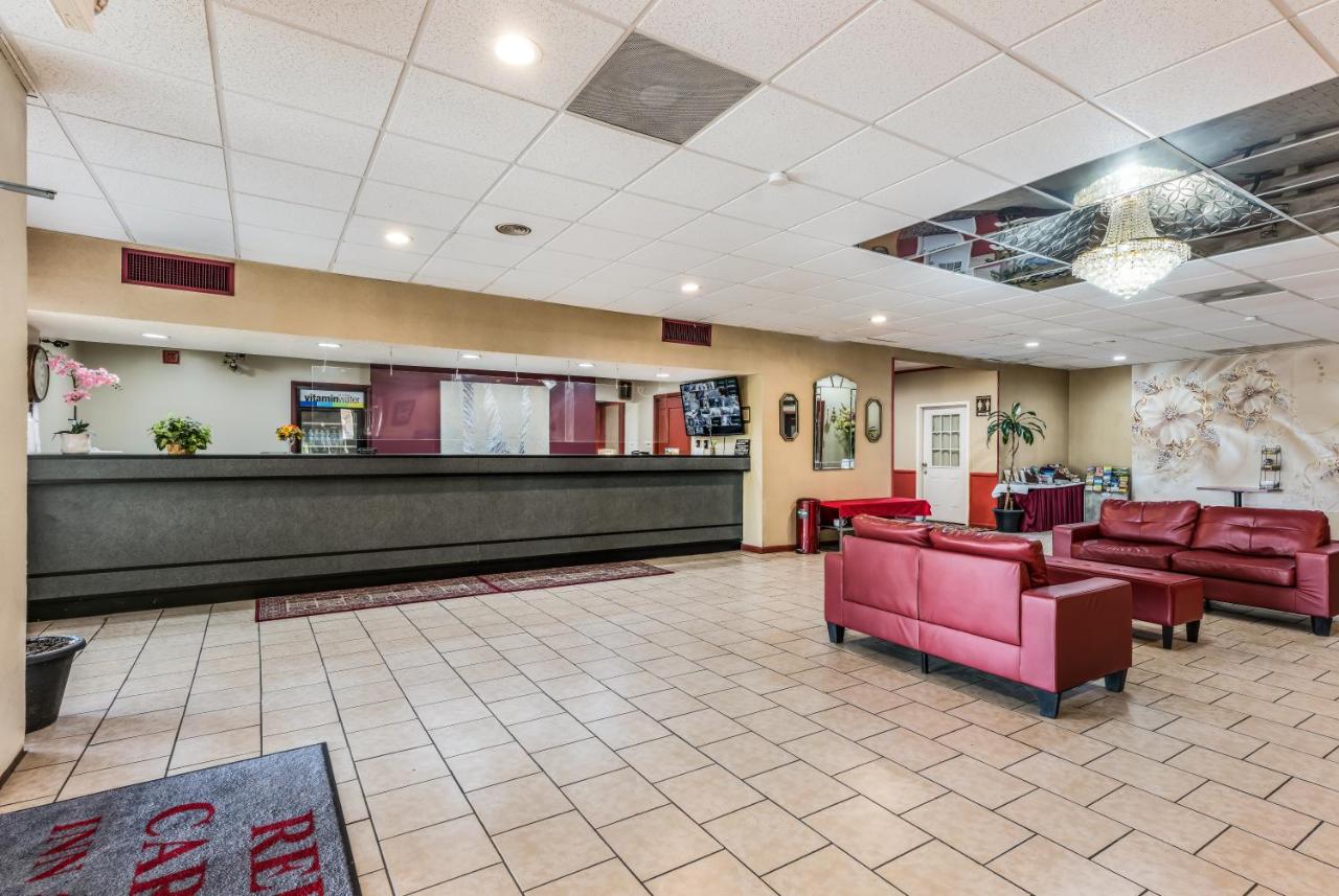 | Red Carpet Inn & Suites