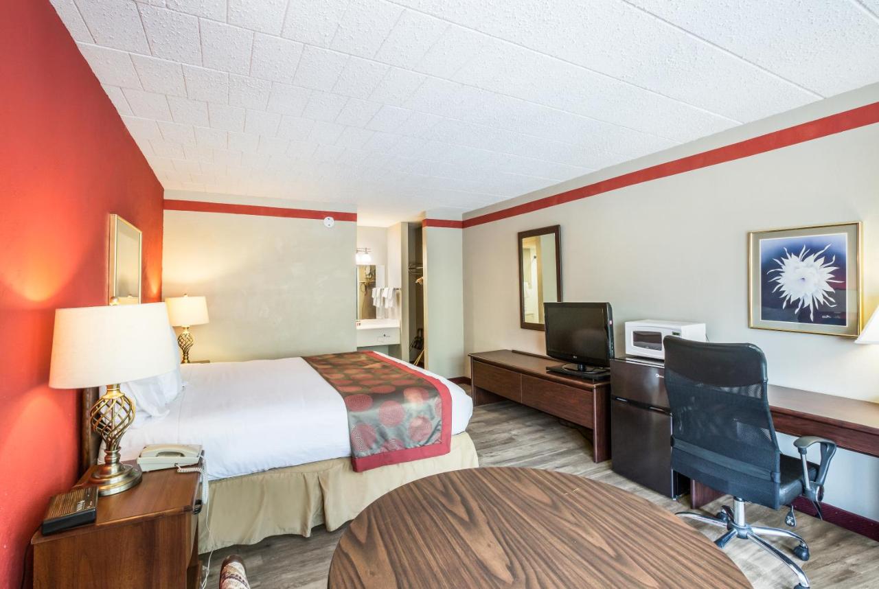 | Red Carpet Inn & Suites