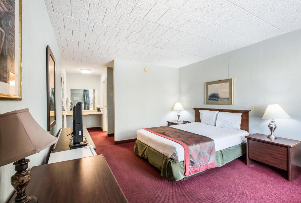 | Red Carpet Inn & Suites