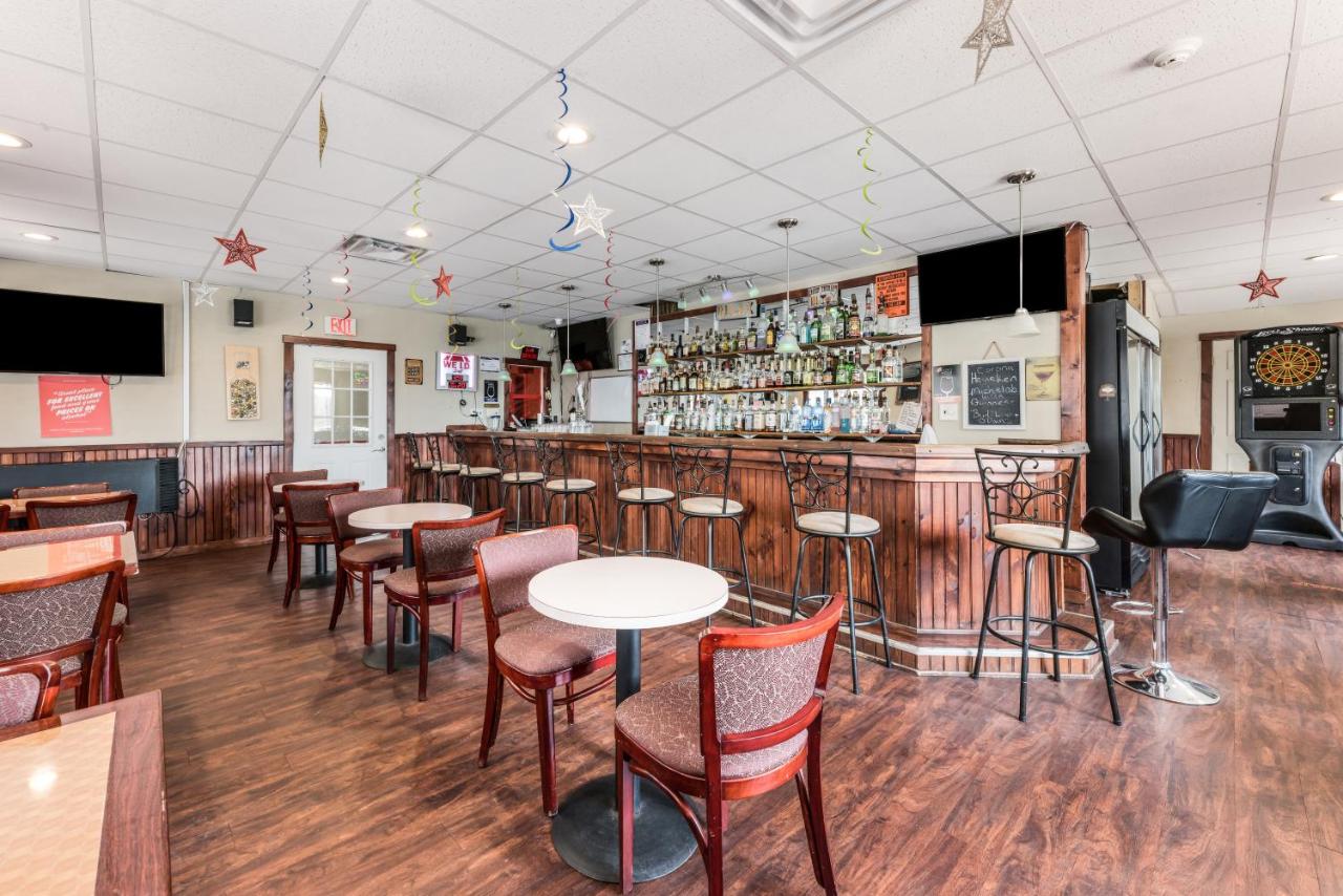 | Red Carpet Inn & Suites