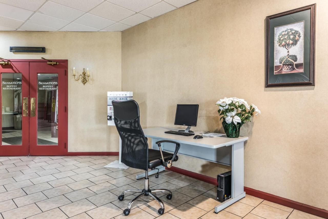 | Red Carpet Inn & Suites