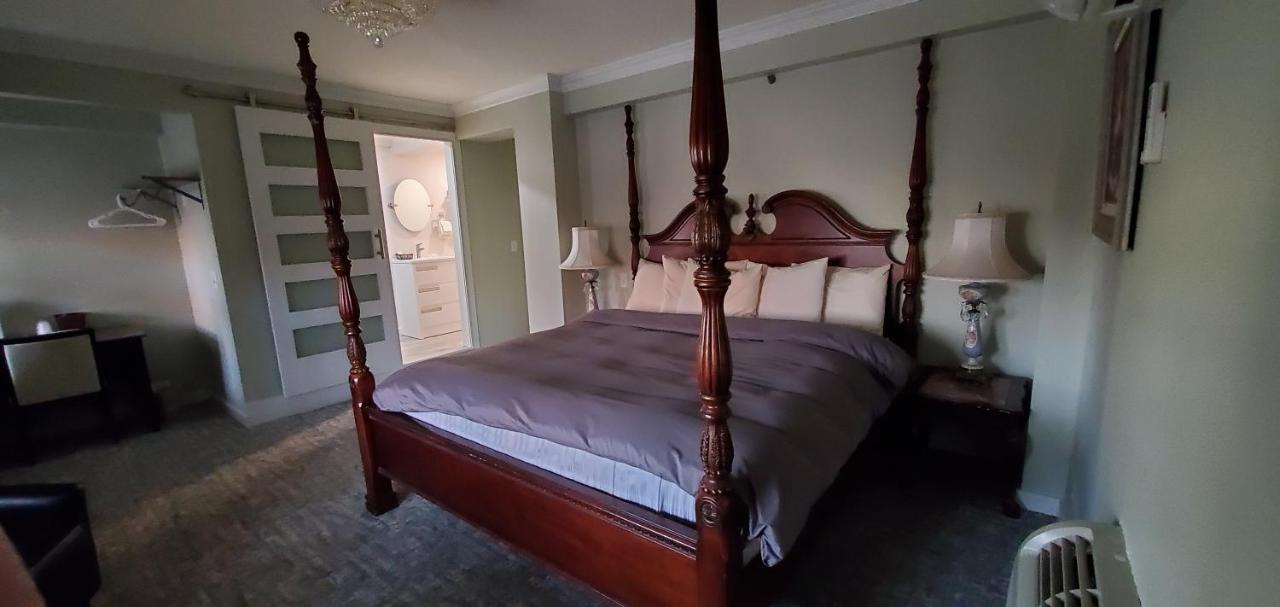 | Lowell Inn