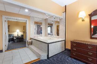 Room #2584628 at Ramada by Wyndham Newburgh/West Point