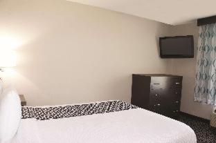 Room #46625848 at La Quinta Inn & Suites by Wyndham Pharr North McAllen
