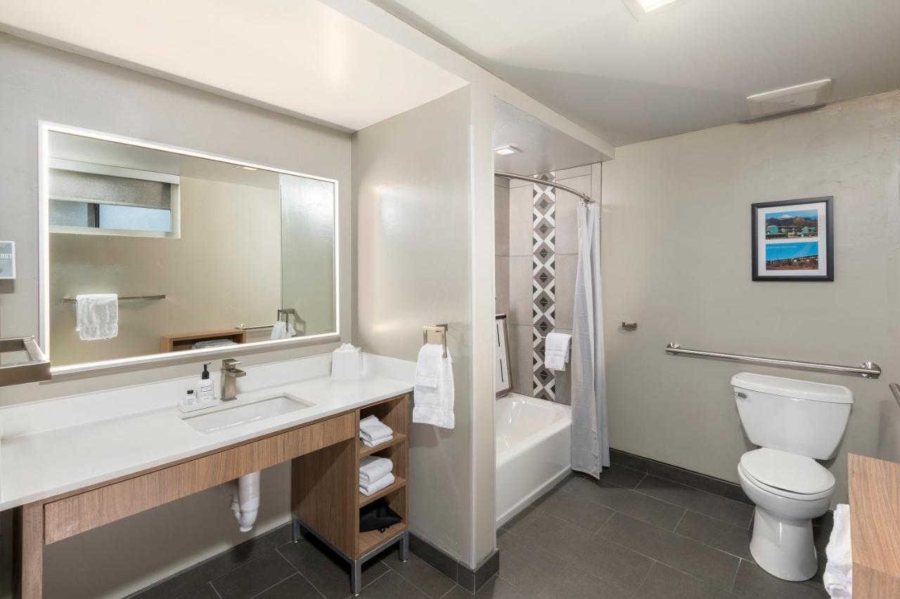 King Handicap Accessible with Mountain View at Matterhorn Inn