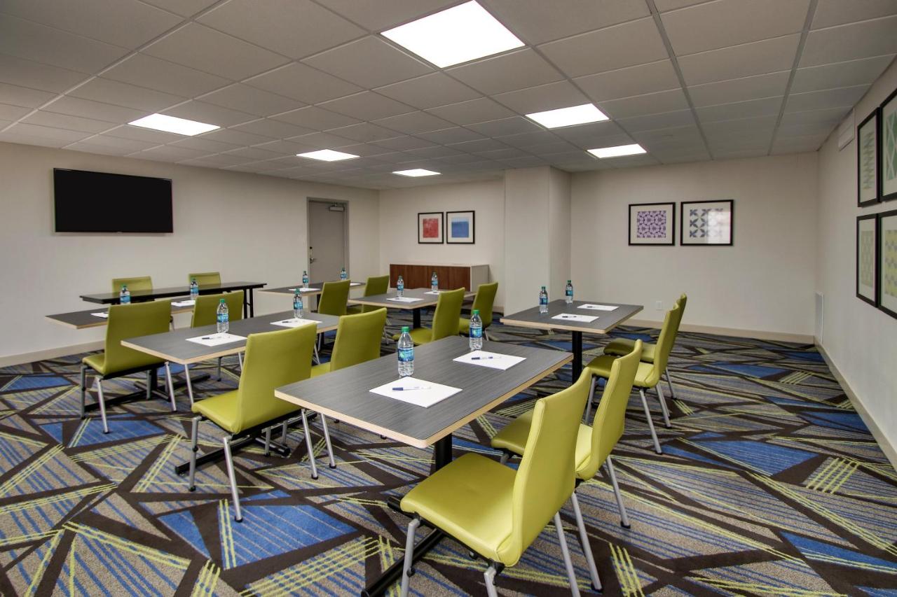 | Holiday Inn Express Atlantic City W Pleasantville, an IHG Hotel