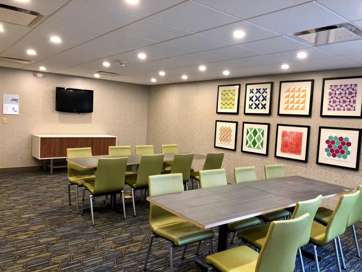 | Holiday Inn Express Great Barrington, an IHG Hotel