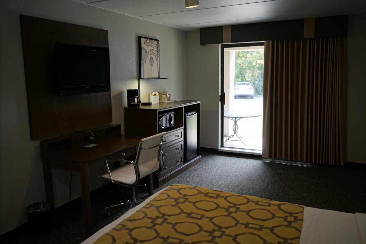 King Room with Pool View - Non-Smoking at Baymont by Wyndham Shakopee