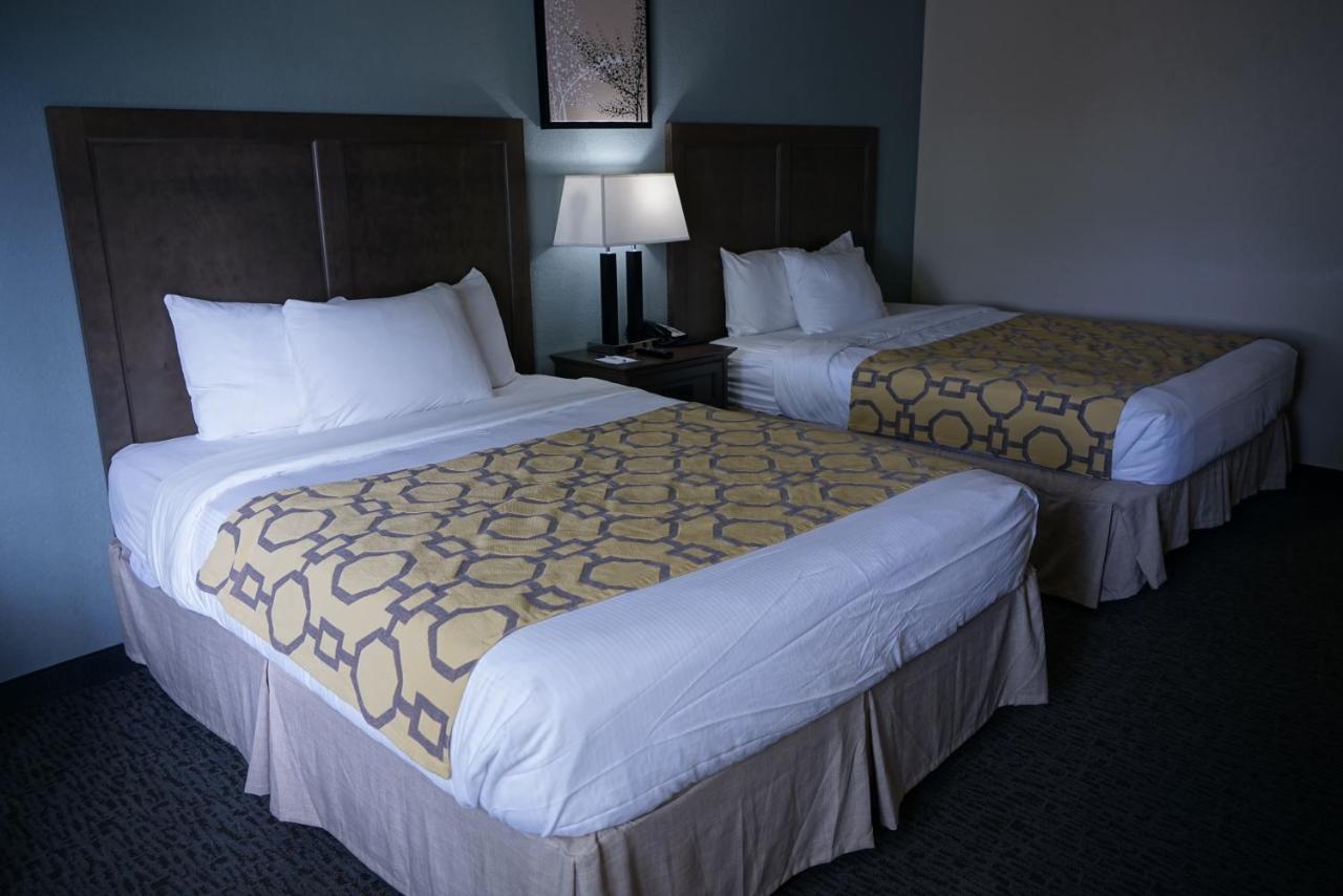 Queen Room - Mobility Access/Non-Smoking at Baymont by Wyndham Shakopee
