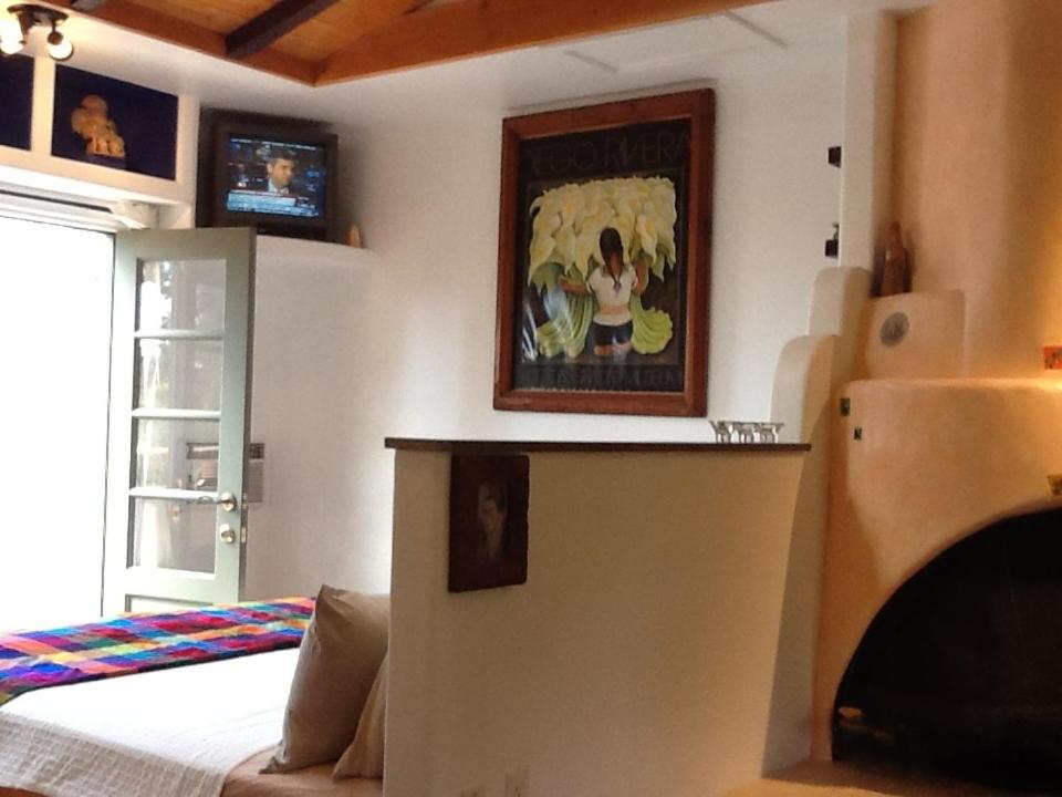  | Les Artistes Inn