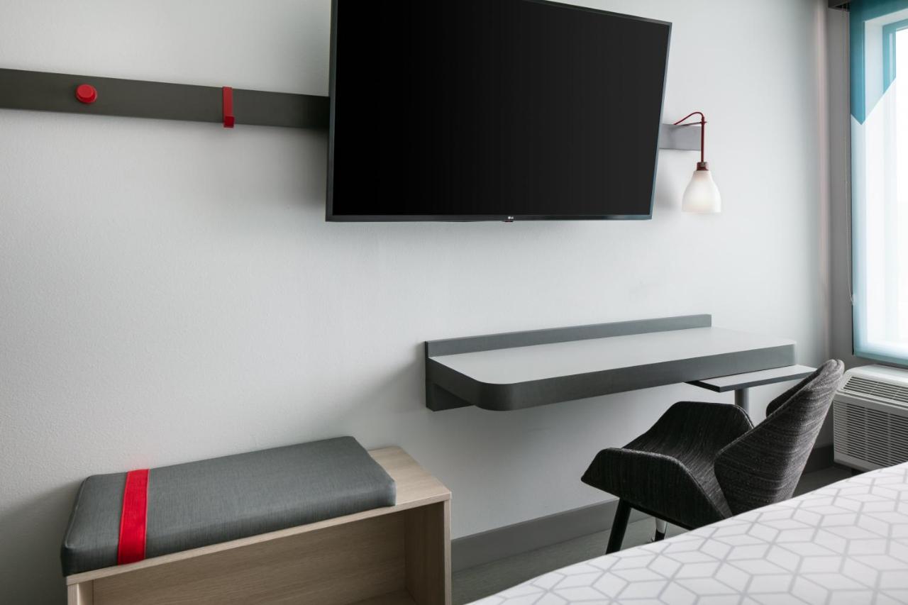 | Avid Hotels - Roseville - Minneapolis North, an IHG Hotel