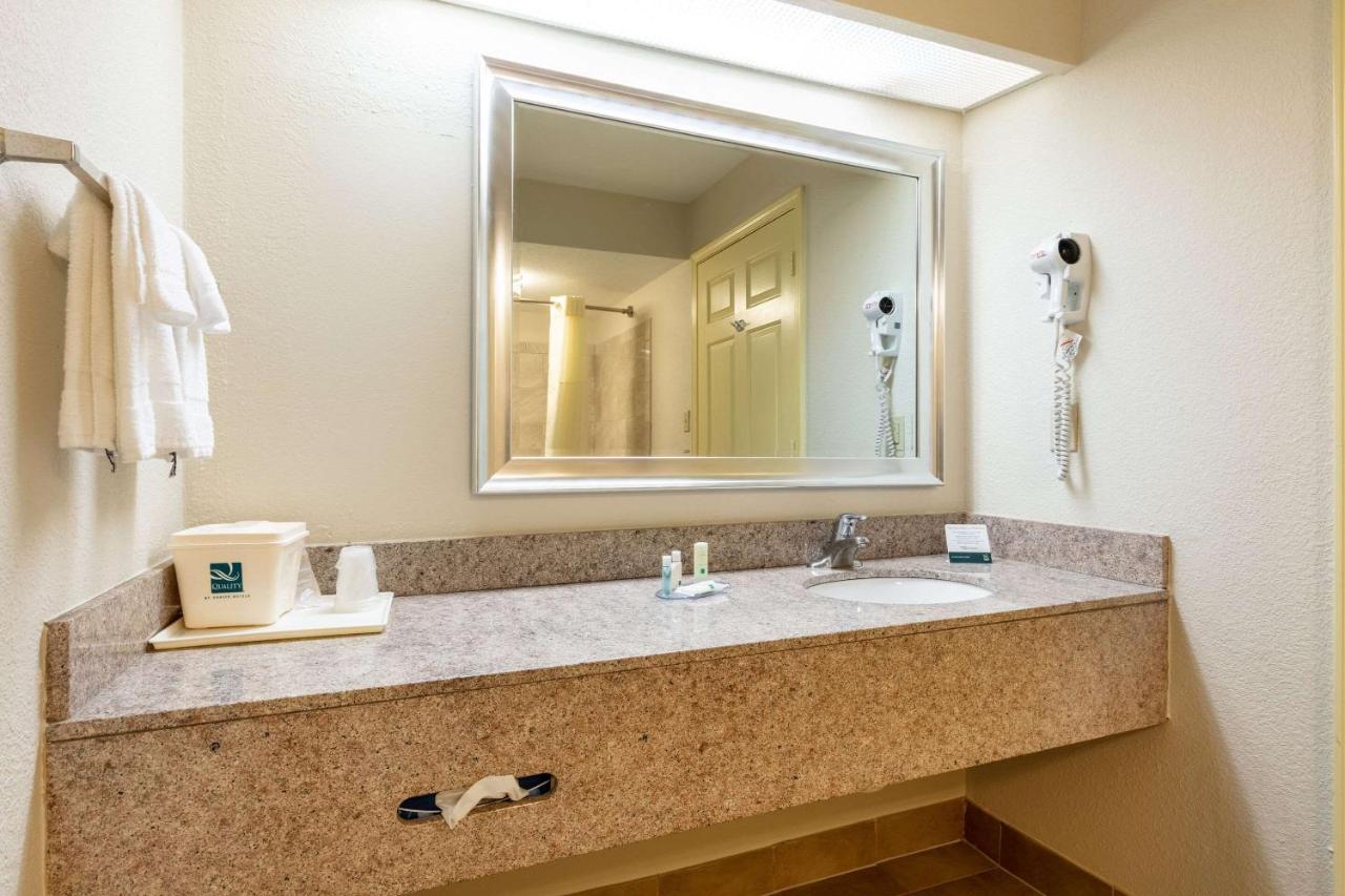 Queen Room with Two Queen Beds - Smoking at Quality Inn Southaven - Memphis South