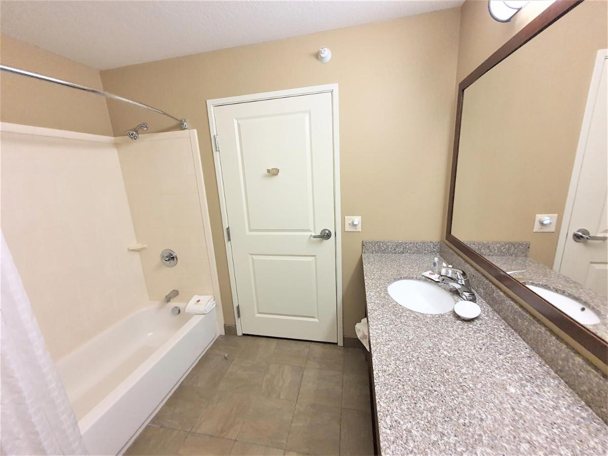 Deluxe Double Room at AmeriVu Inn and Suites - Chisago City