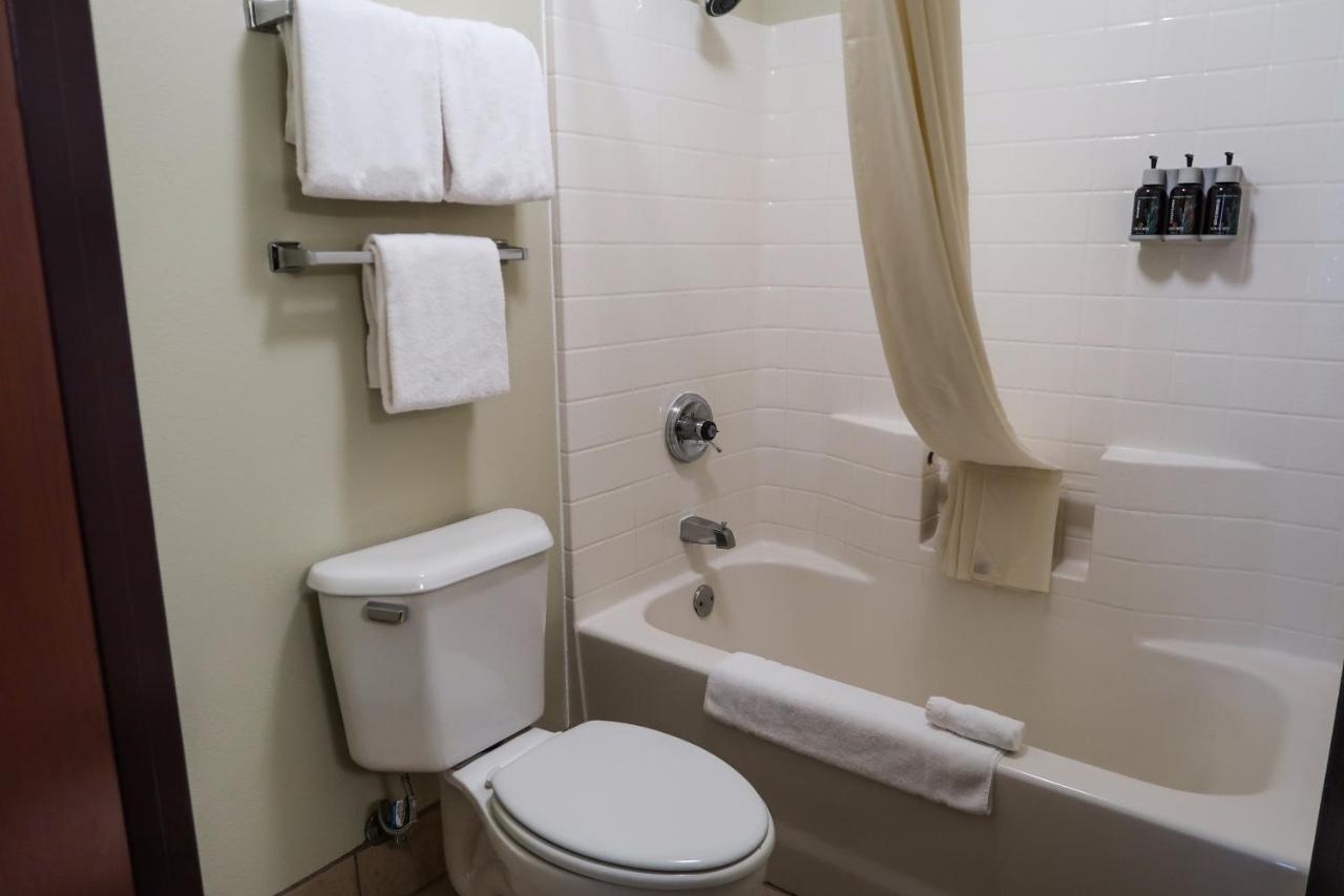 Classic 2 Queen Suite at Oxford Suites Portland - Jantzen Beach