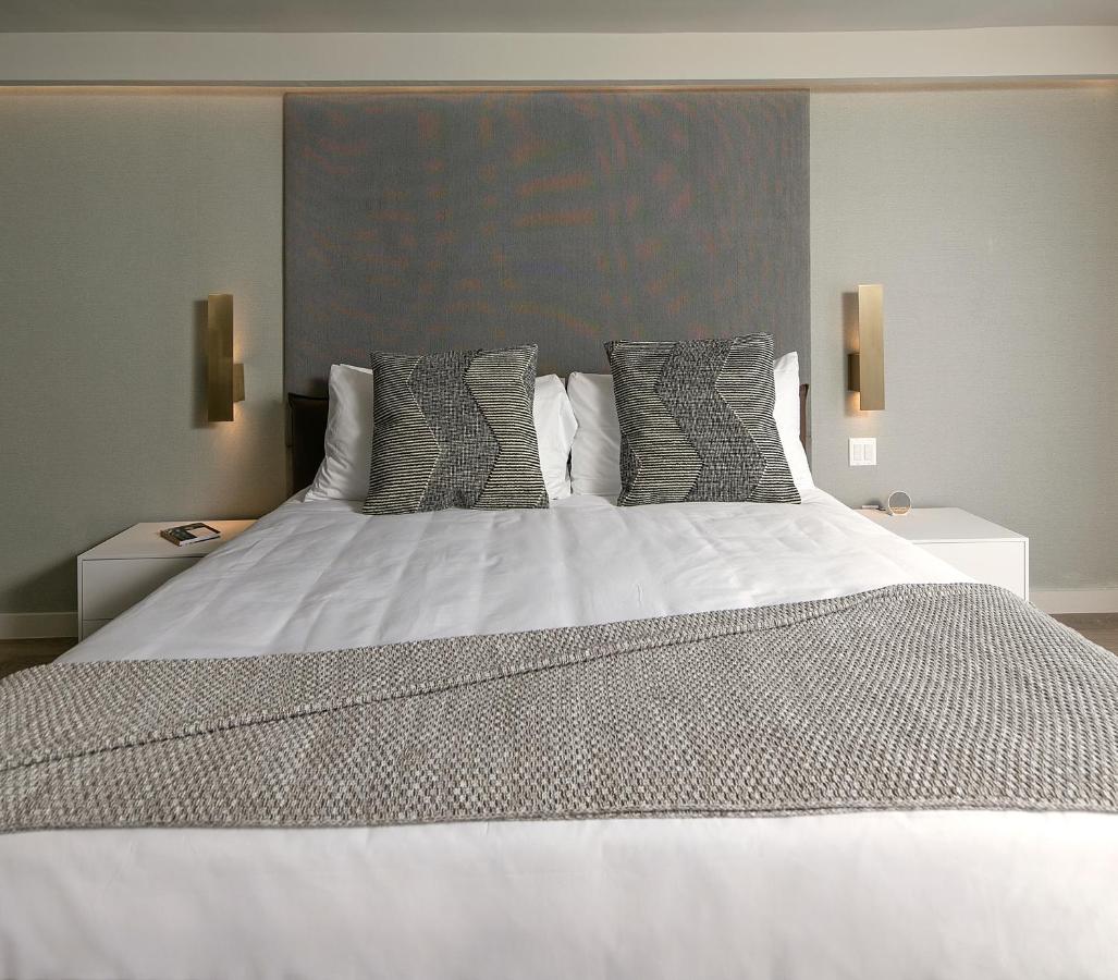 Deluxe King Room at La Jolla Cove Suites