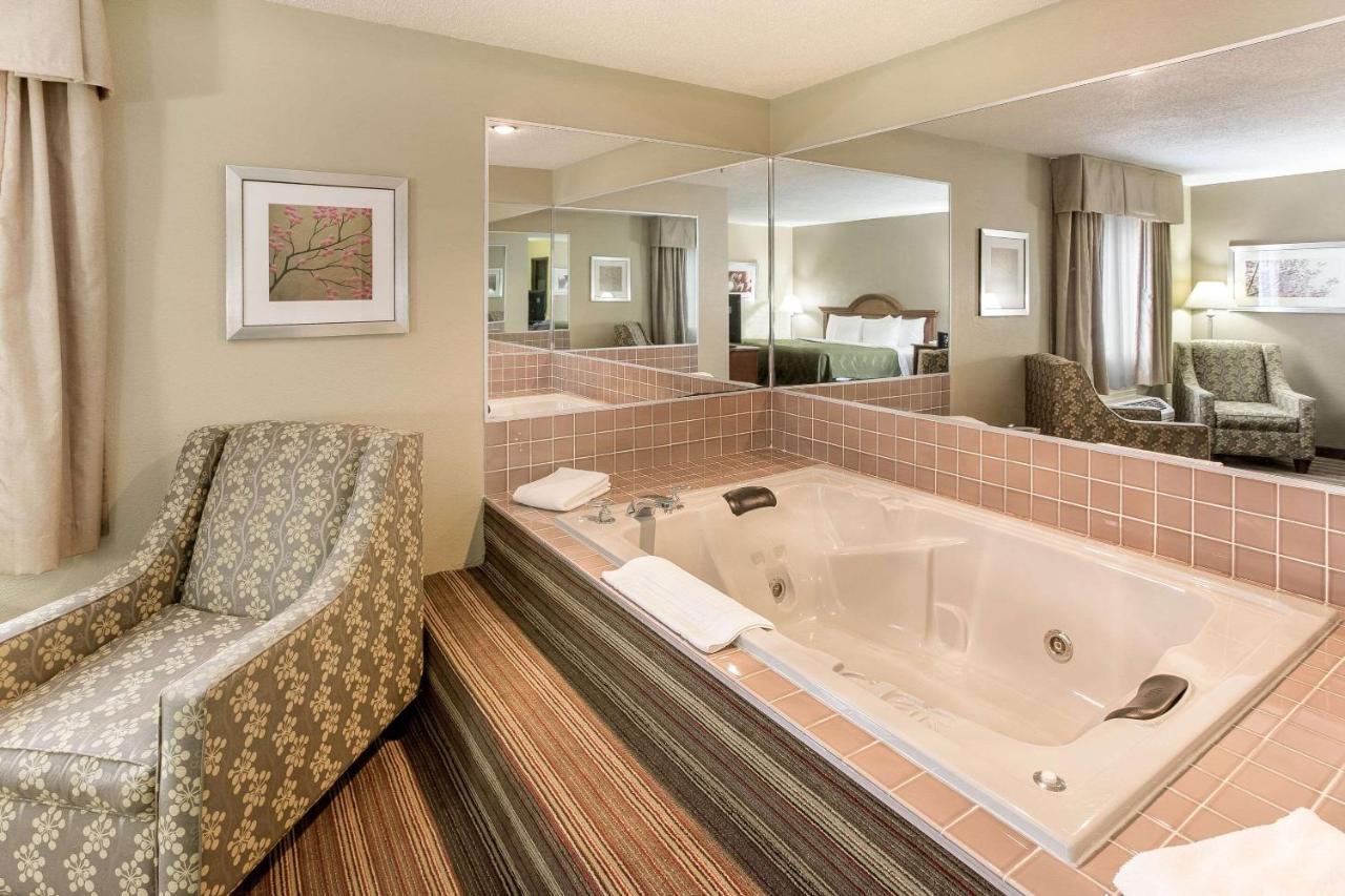 King Suite with bath - Non-Smoking at Quality Inn Athens