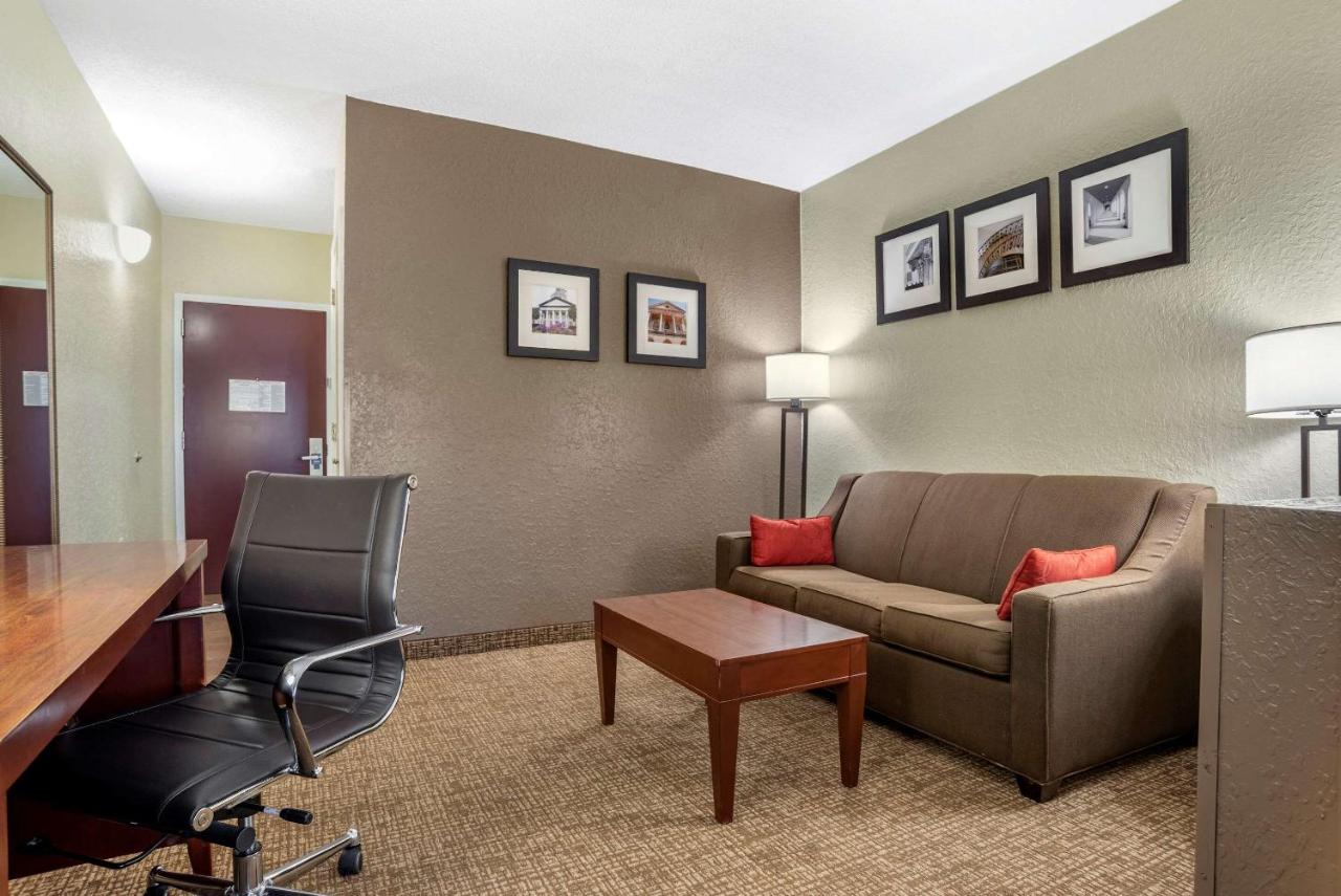 King Suite - Non-Smoking at Comfort Inn & Suites Marianna I-10