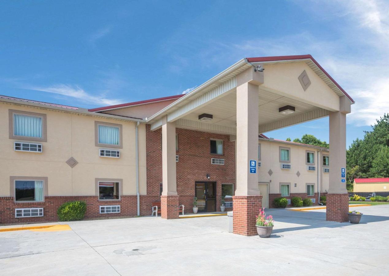 | Econo Lodge Inn & Suites Rockmart