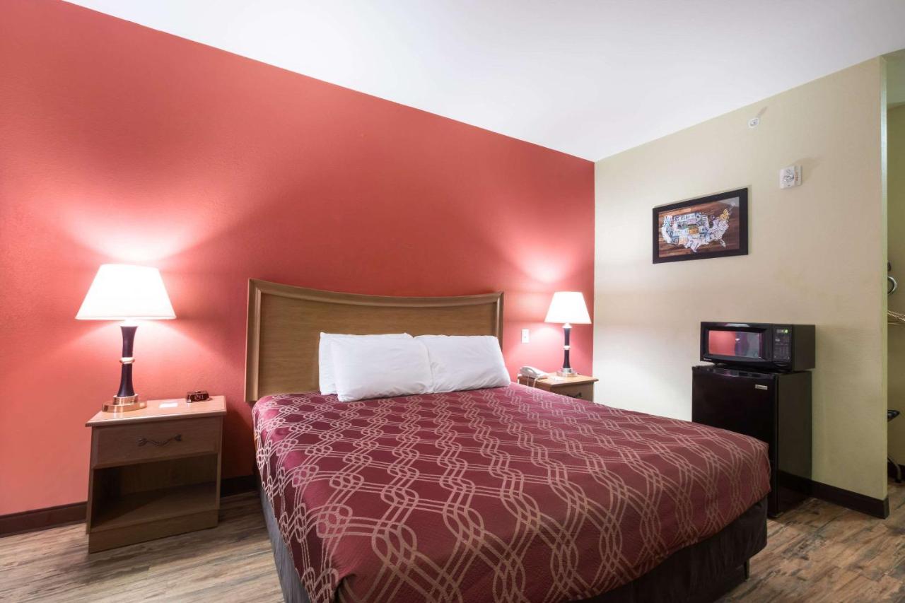  | Econo Lodge Inn & Suites Rockmart