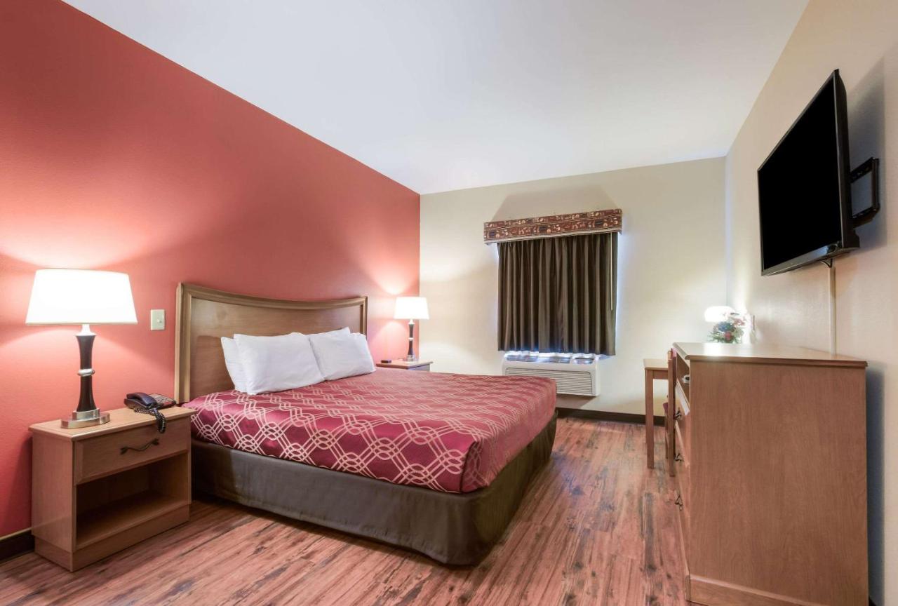 | Econo Lodge Inn & Suites Rockmart