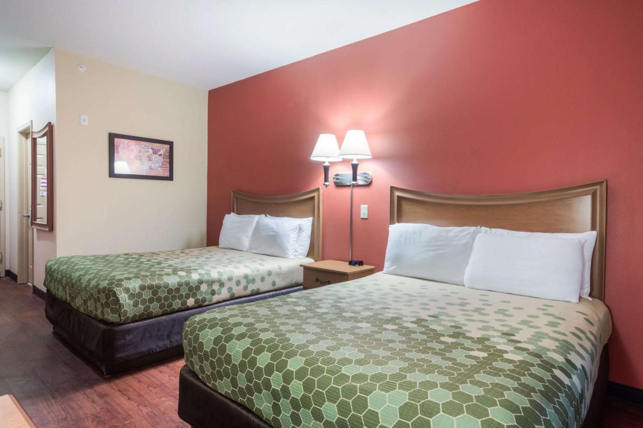 | Econo Lodge Inn & Suites Rockmart