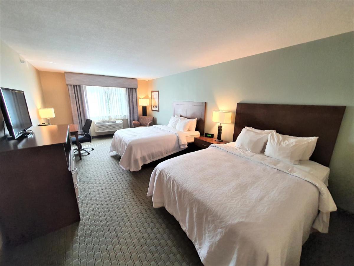 Deluxe Queen Room at AmeriVu Inn and Suites - Chisago City