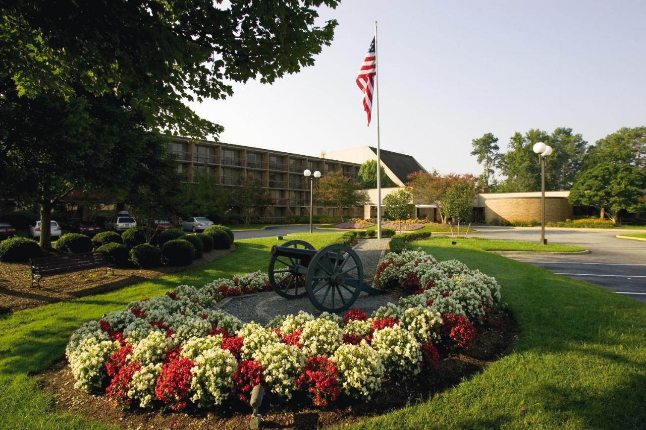 Double Room with Two Double Beds - Mobility Access/Non-Smoking at Fort Magruder Historic Williamsburg, Trademark by Wyndham