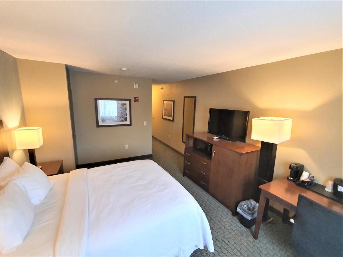 Queen Room - Disability Access at AmeriVu Inn and Suites - Chisago City