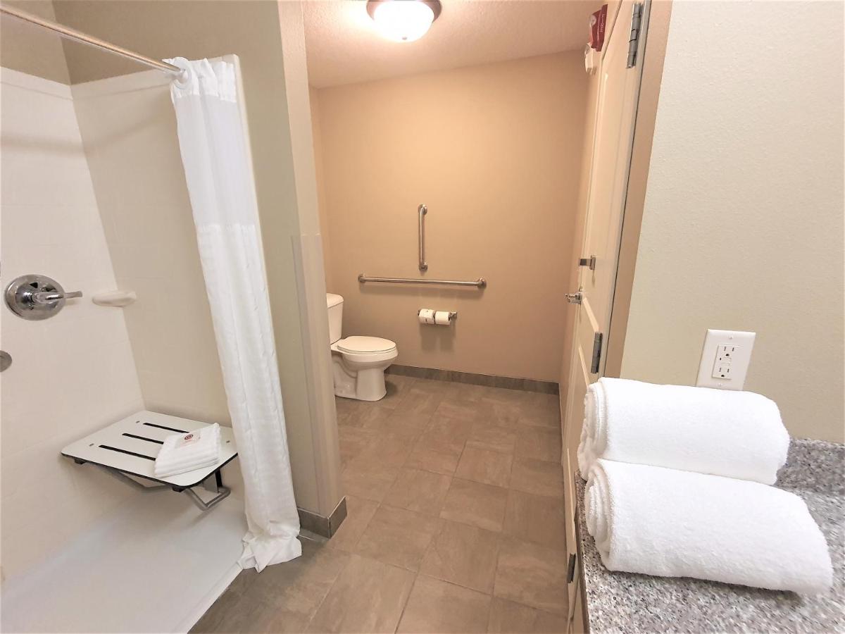 Queen Room - Disability Access at AmeriVu Inn and Suites - Chisago City