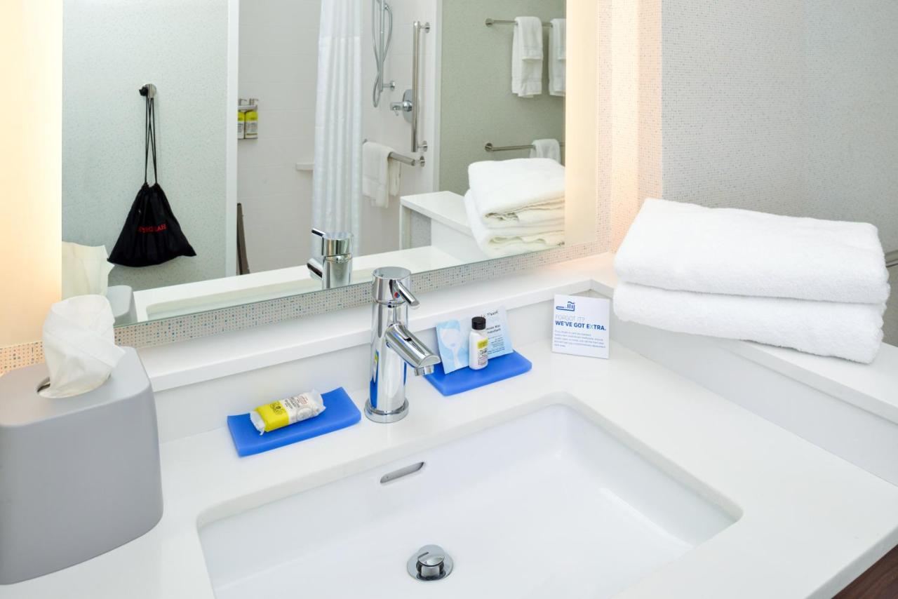 King Room - Mobility Access/Roll in Shower - Non-Smoking at Holiday Inn Express & Suites Elko by IHG