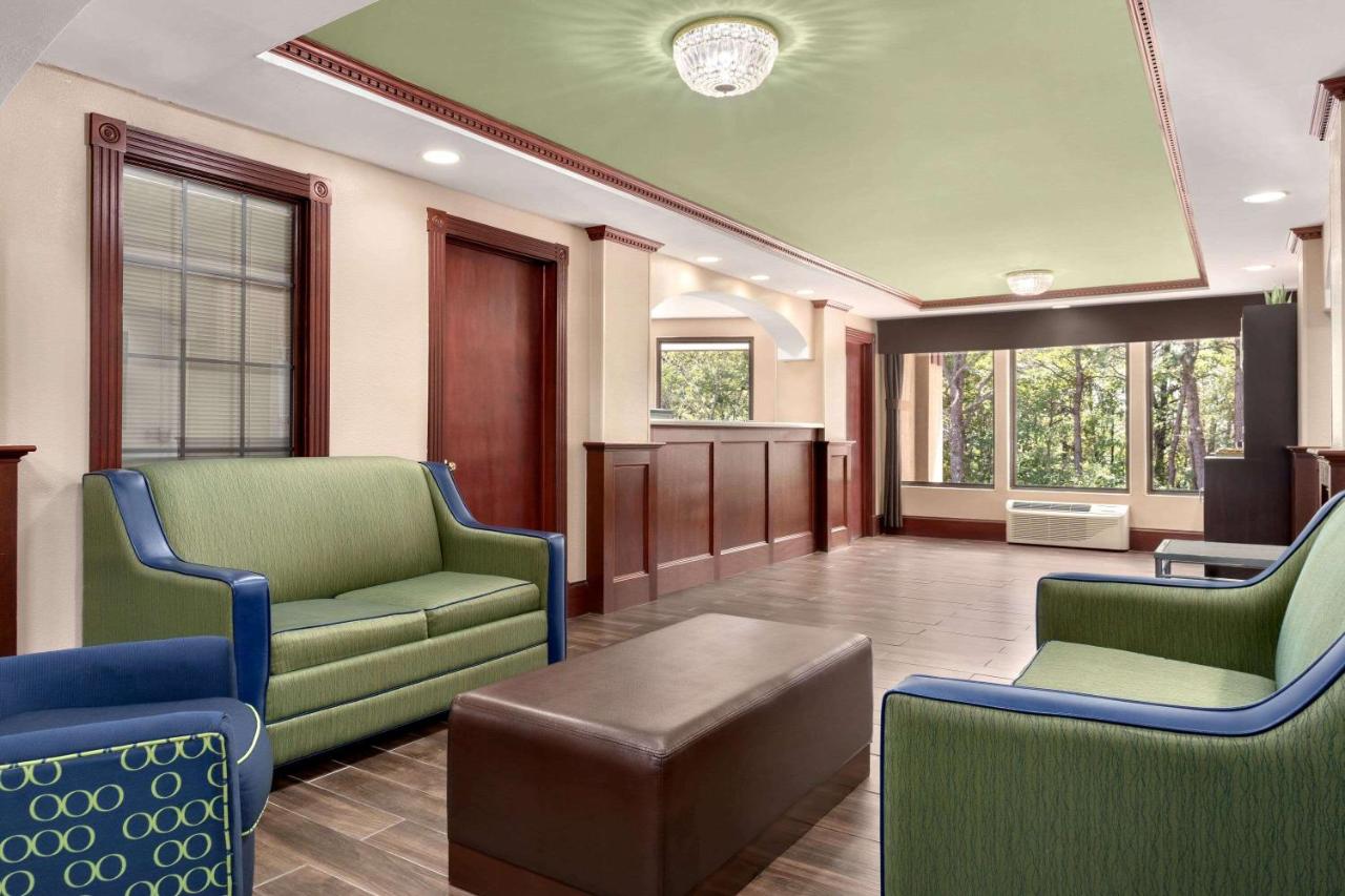 | Super 8 by Wyndham West Greenwich/Providence
