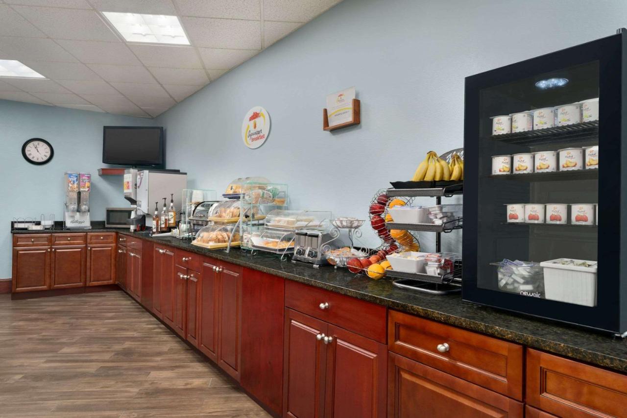  | Super 8 by Wyndham West Greenwich/Providence