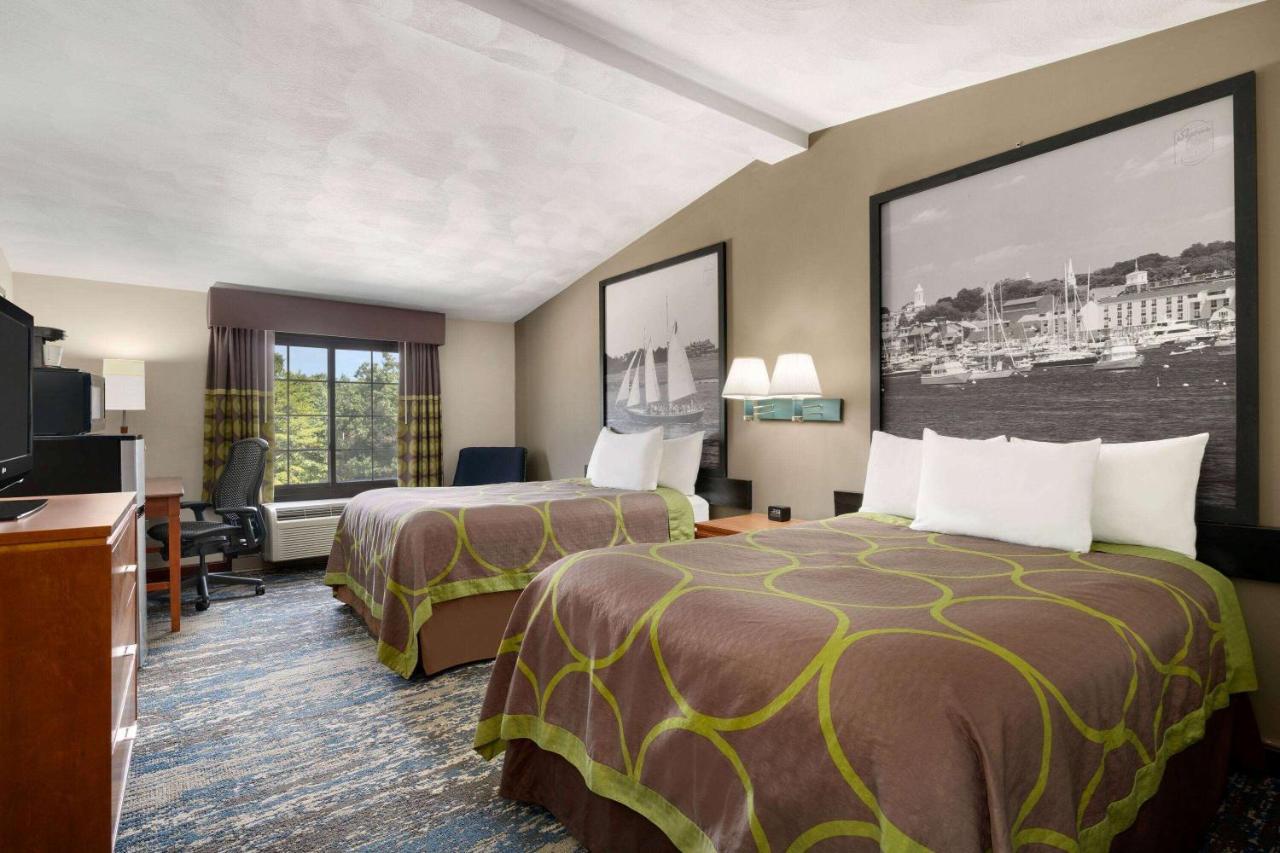 | Super 8 by Wyndham West Greenwich/Providence