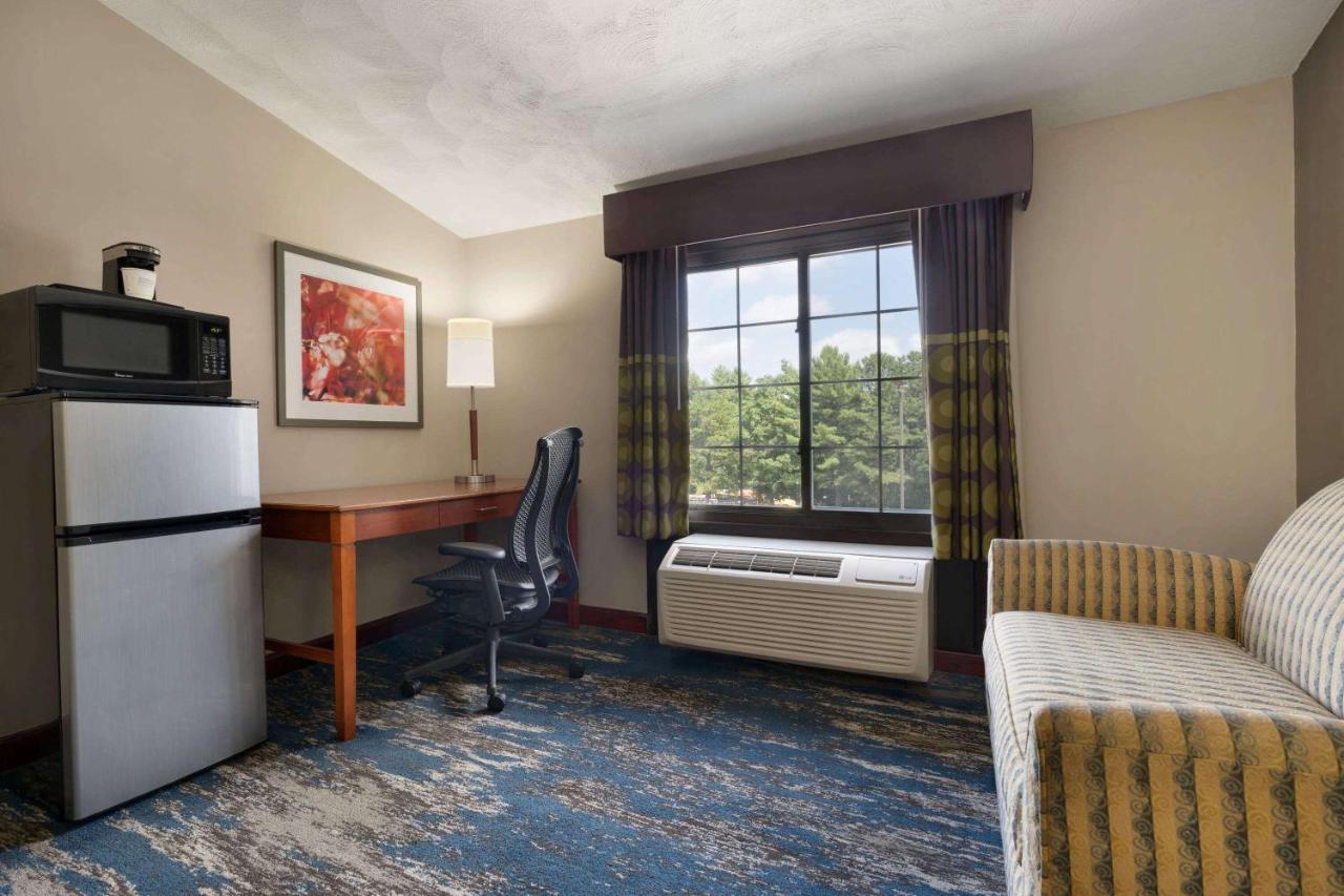 | Super 8 by Wyndham West Greenwich/Providence