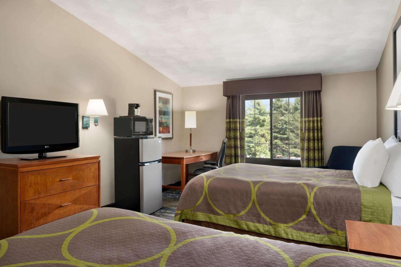 | Super 8 by Wyndham West Greenwich/Providence