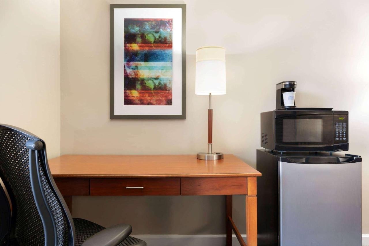 | Super 8 by Wyndham West Greenwich/Providence