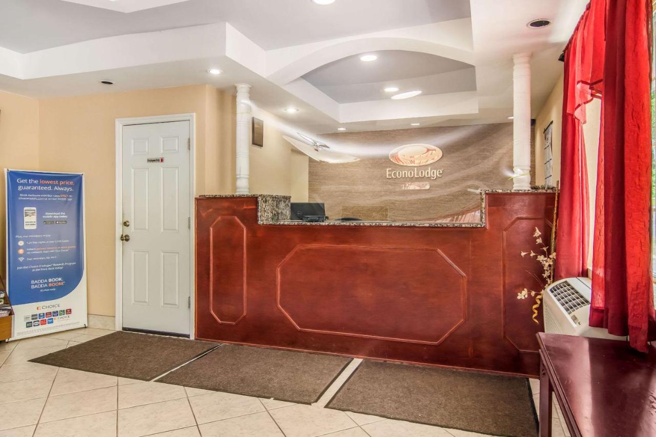 | Econo Lodge Hotel Bradford