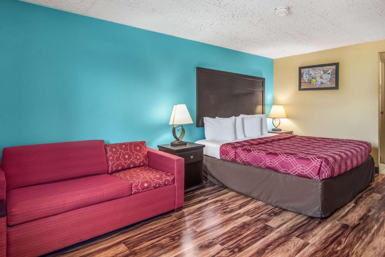 | Econo Lodge Hotel Bradford