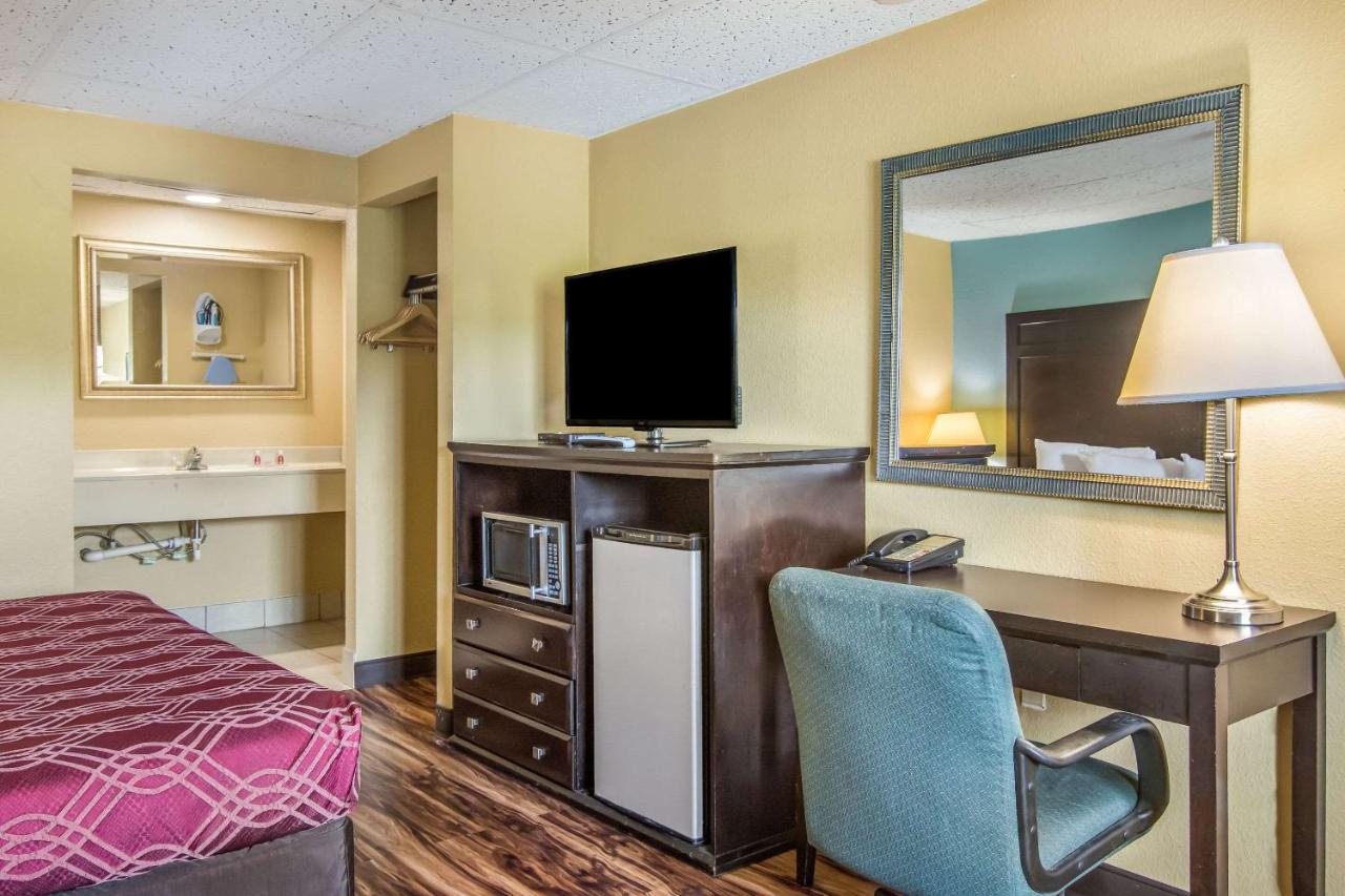 | Econo Lodge Hotel Bradford