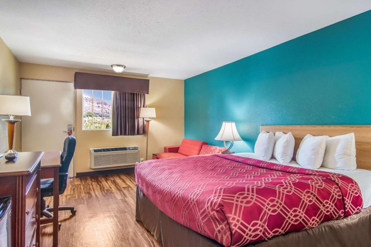 | Econo Lodge Hotel Bradford