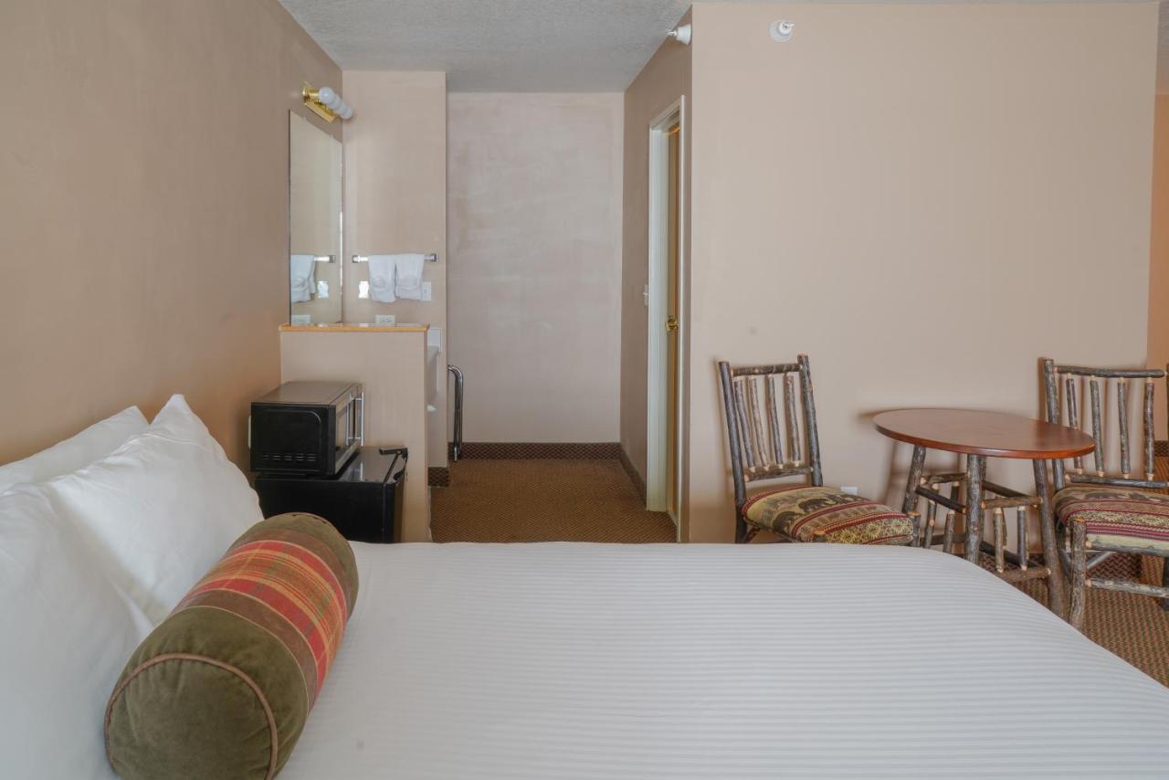 | Whitewater Inn
