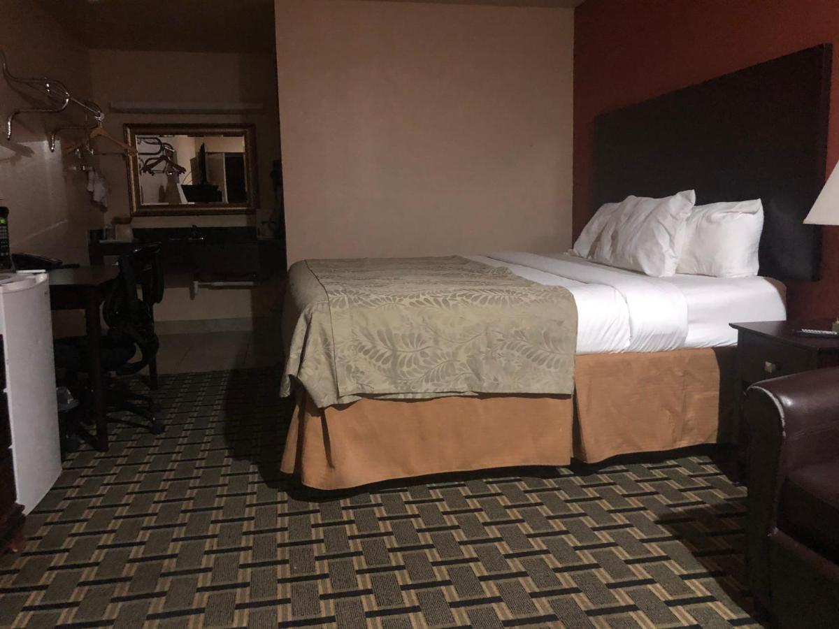  | Executive Inn Woodward