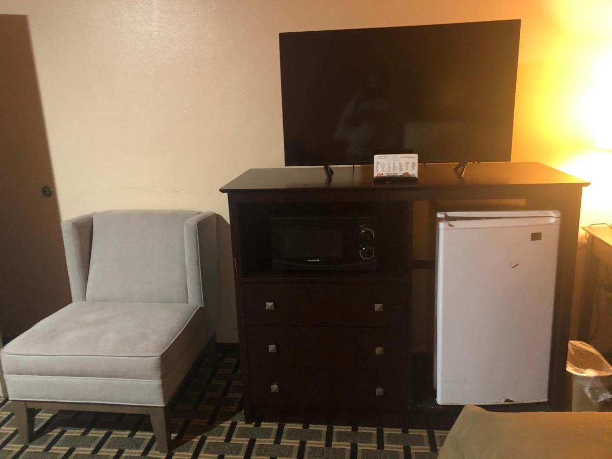  | Executive Inn Woodward