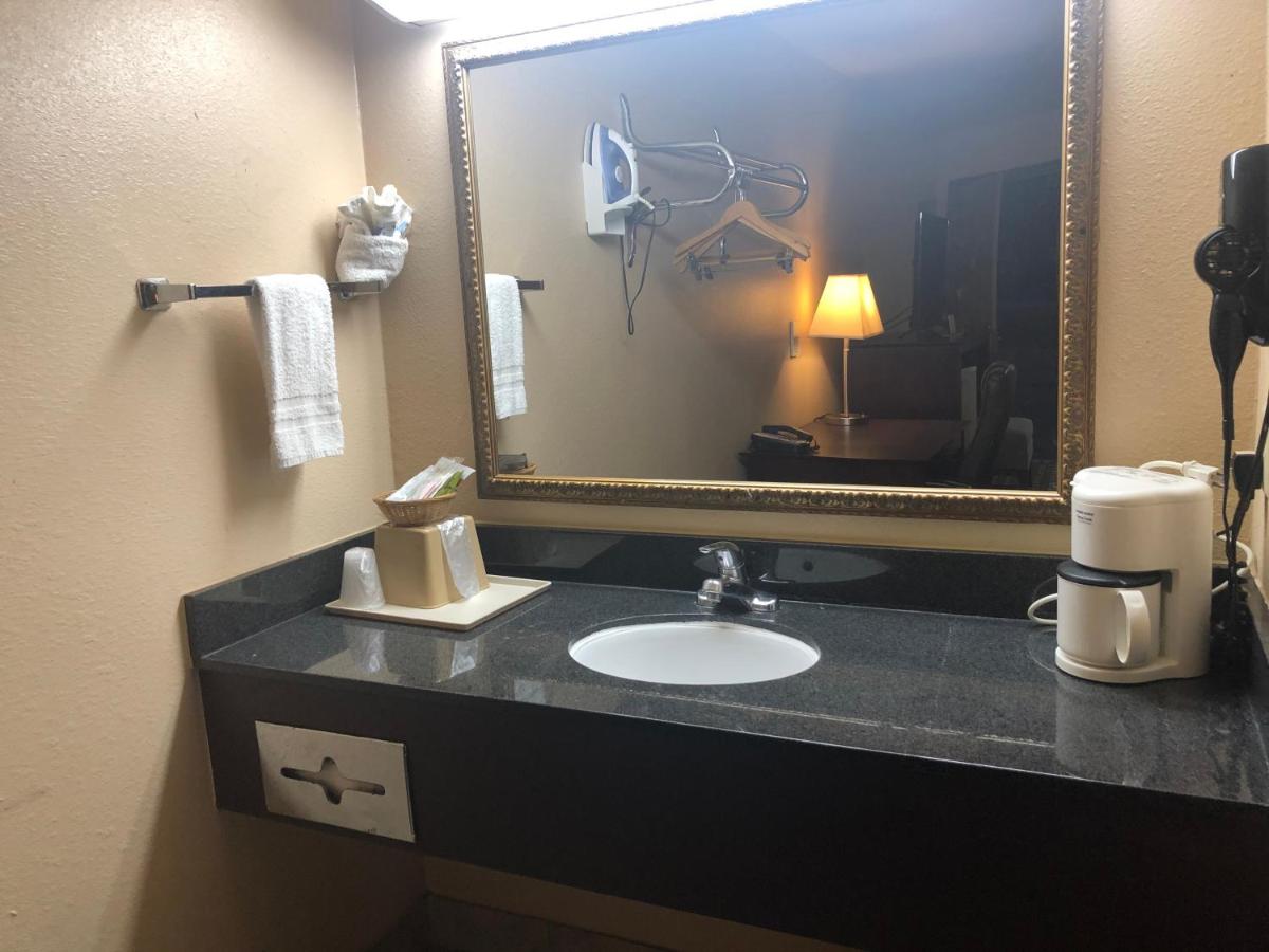  | Executive Inn Woodward
